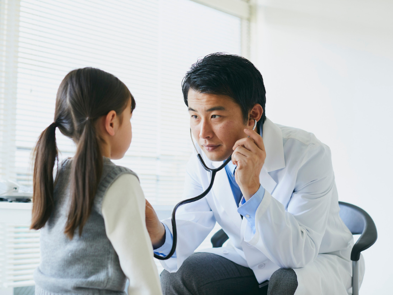 Học bác sĩ khoa nào khó nhất? 4 Nhi khoa