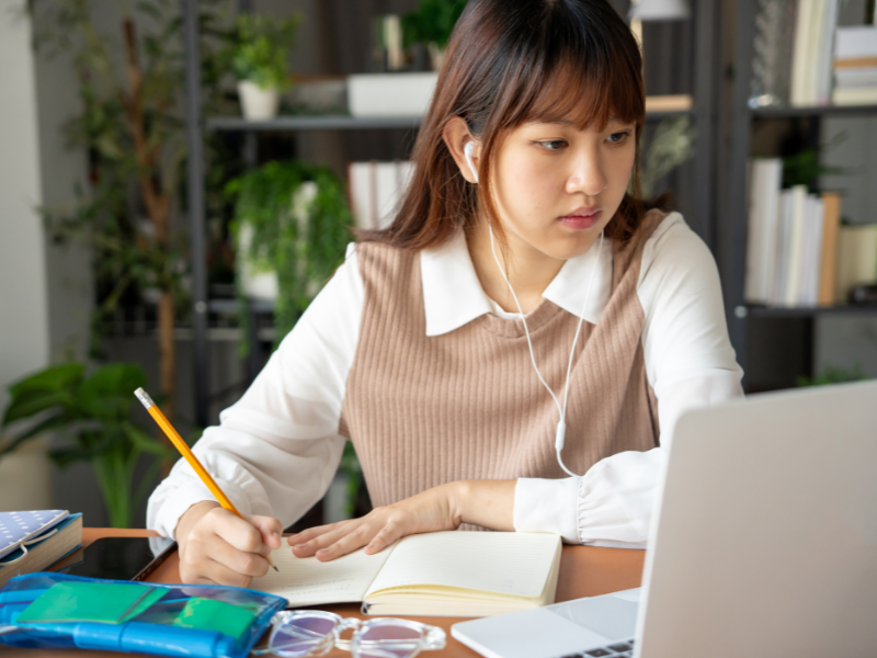 Không giỏi tiếng Anh có nên học Ngôn ngữ Anh? 3 Cách học tốt ngành Ngôn ngữ Anh tại trường Đại học
