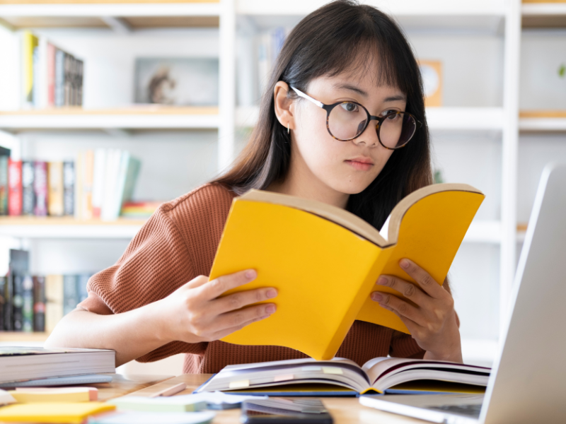 Phiên dịch viên là gì? Học ngành gì, học trường nào và cơ hội nghề nghiệp 3 Muốn làm phiên dịch viên thì học ngành gì