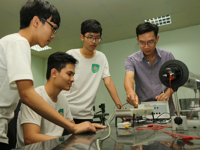 Học công nghệ thông tin ra làm gì? 1 Học ngành Công nghệ thông tin ra trường làm gì?