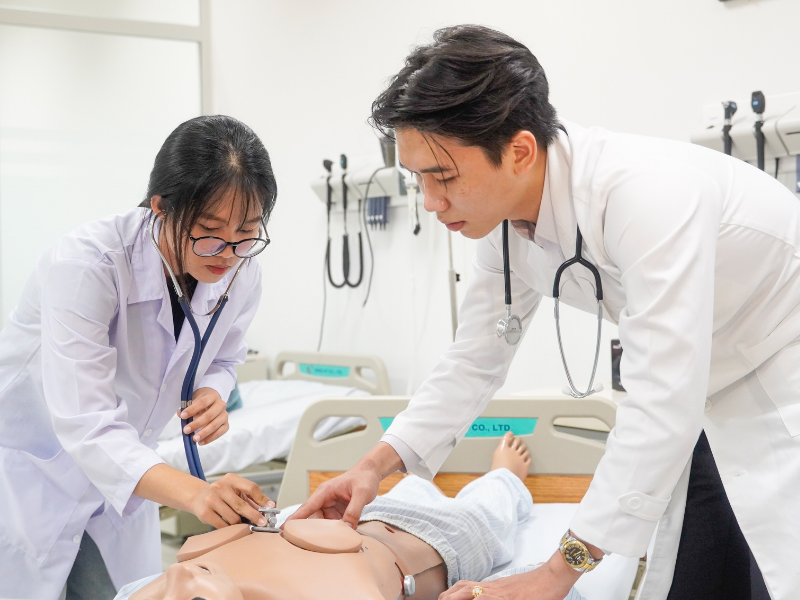 Con gái nên học Y hay Dược thì tốt hơn? 1 Tổng quan về ngành Y
