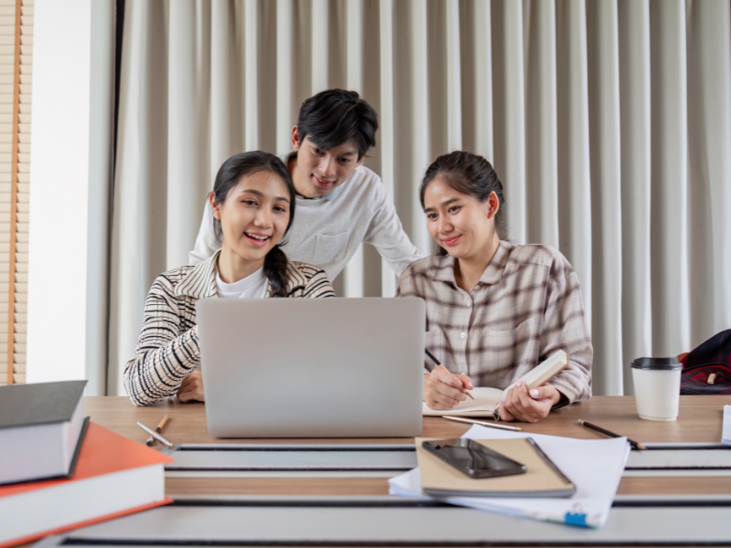 Lập các nhóm nhỏ trên lớp để trao đổi kiến thức và học tập