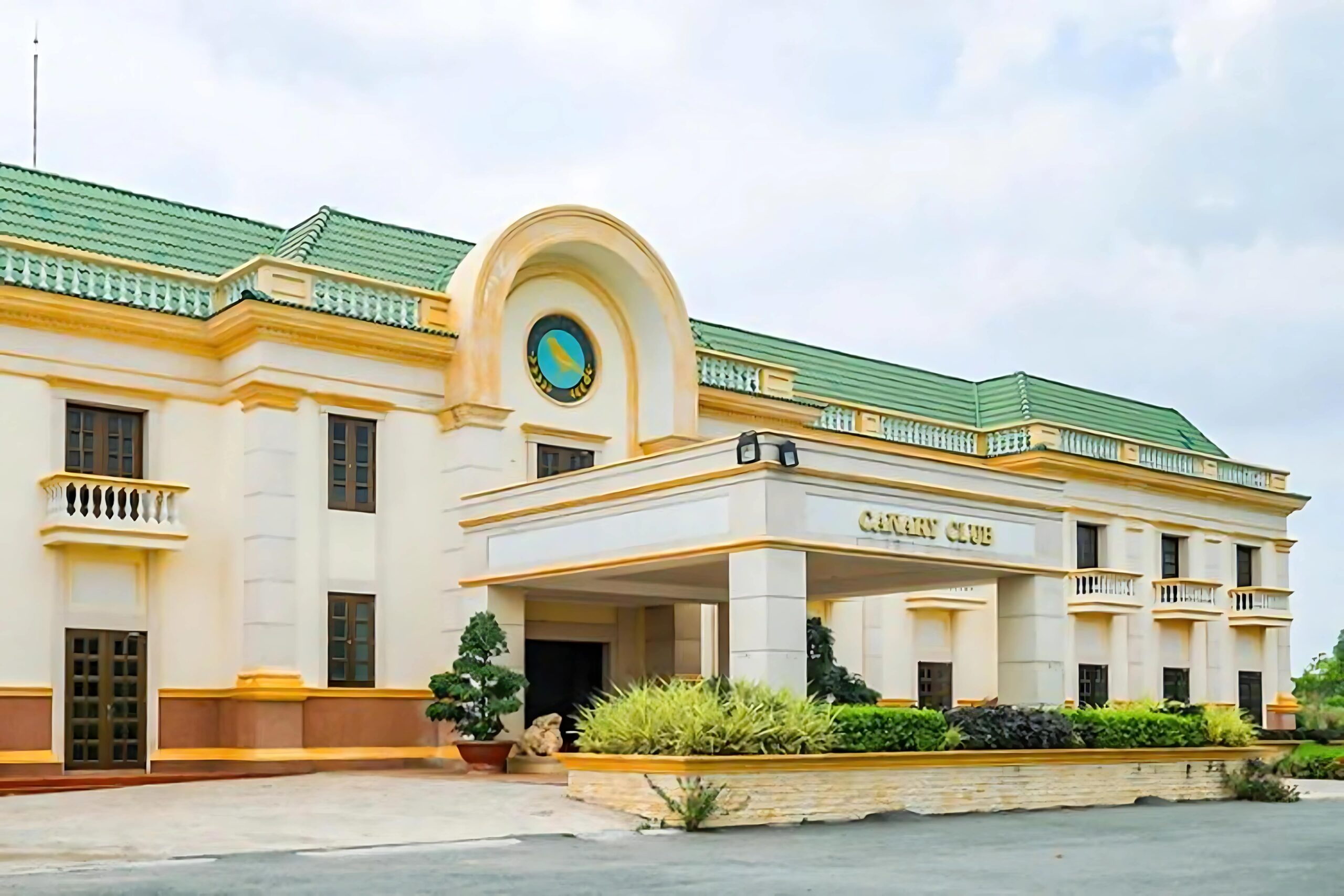 Hội trường Canary thuộc khuôn viên trường Đại học Tân Tạo với sức chưa lên đến 1000 người