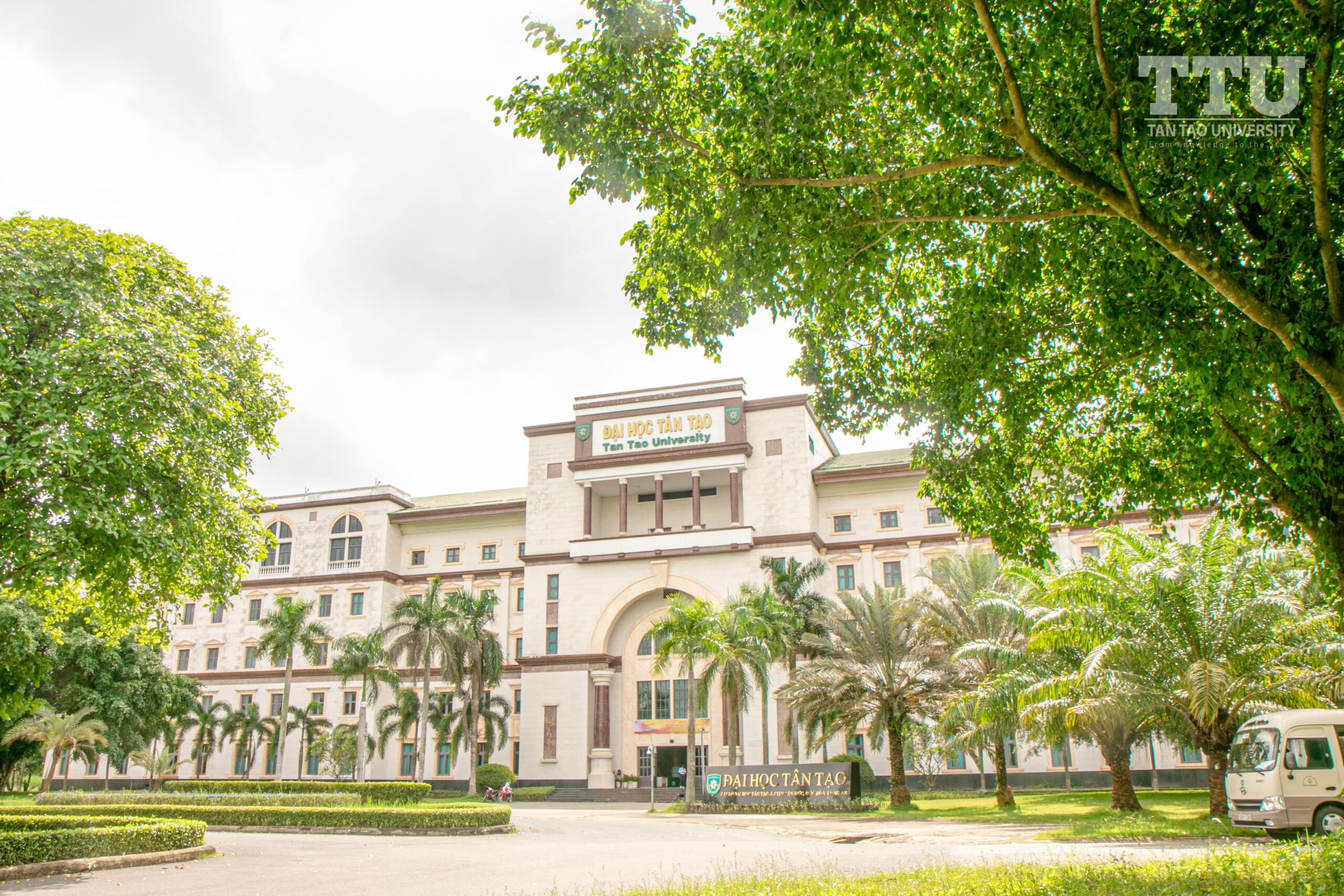 Tòa nhà Gillis tại Trường Đại học Tân Tạo 