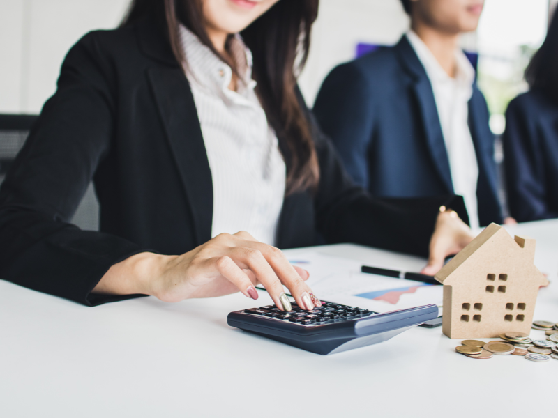 Con gái nên học ngành kinh tế nào? 9 ngành tiềm năng nhất 8 Tài chính - Ngân hàng