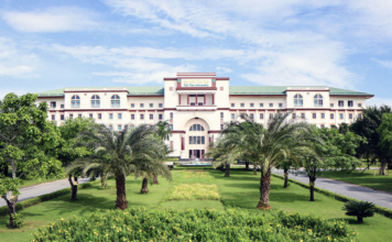 Trường Đại học Tân Tạo