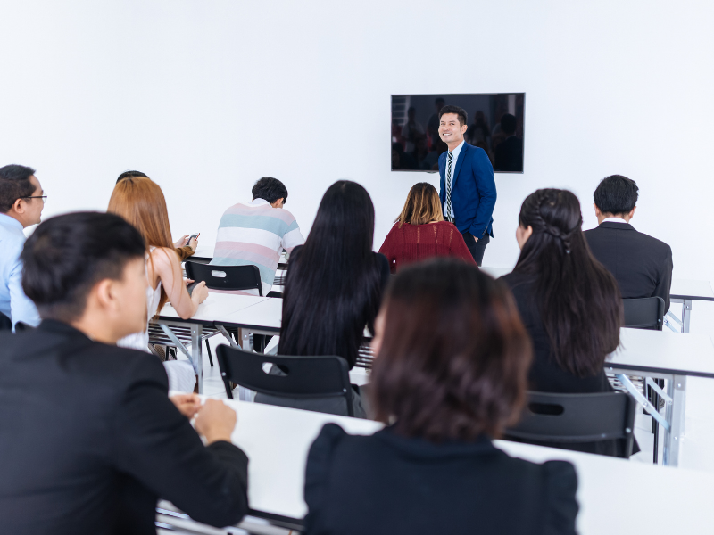 Ngành Khoa học dữ liệu là gì? Tương lai của ngành khoa học dữ liệu 6 Lecturer/Researcher (Giảng viên/Nhà nghiên cứu)