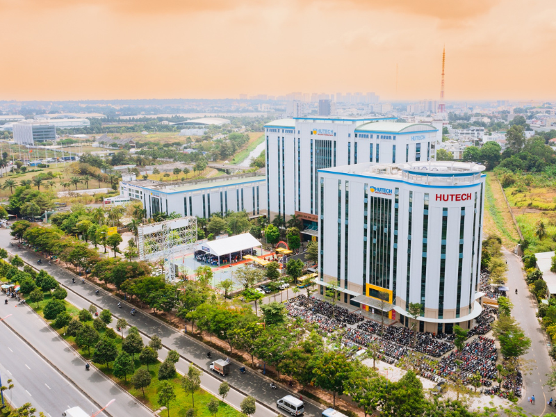 Trường Đại Học Công Nghệ TP.HCM (HUTECH)