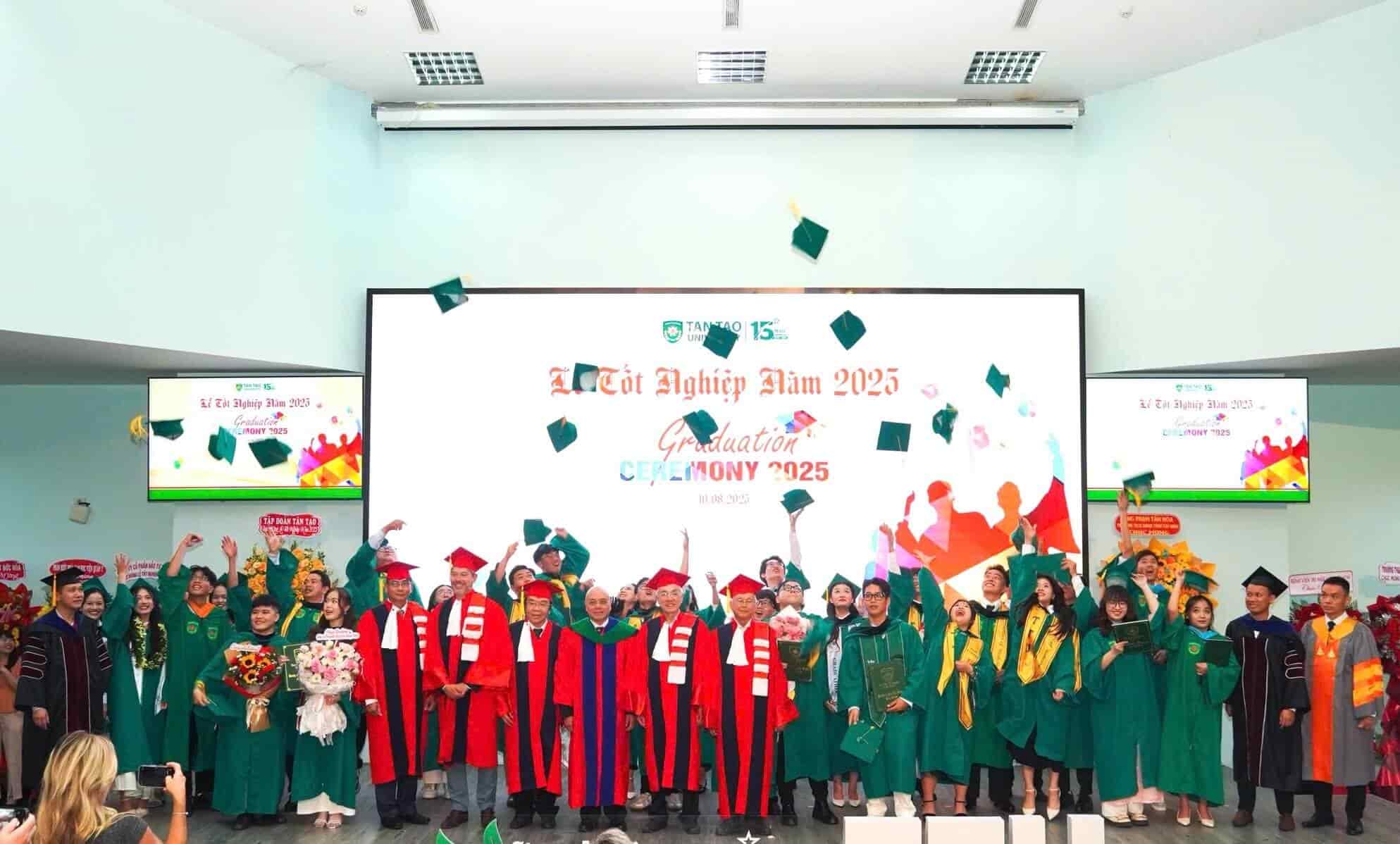 TRƯỜNG ĐẠI HỌC TÂN TẠO TỔ CHỨC LỄ TỐT NGHIỆP NĂM 2025 1 Lễ tốt nghiệp tại Trường Đại học Tân Tạo năm 2025
