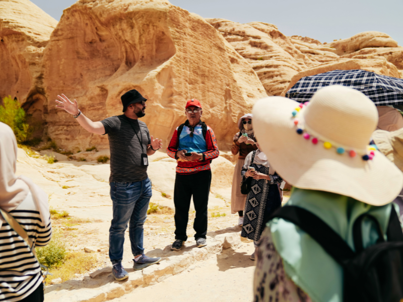 Hướng Dẫn Viên Du Lịch