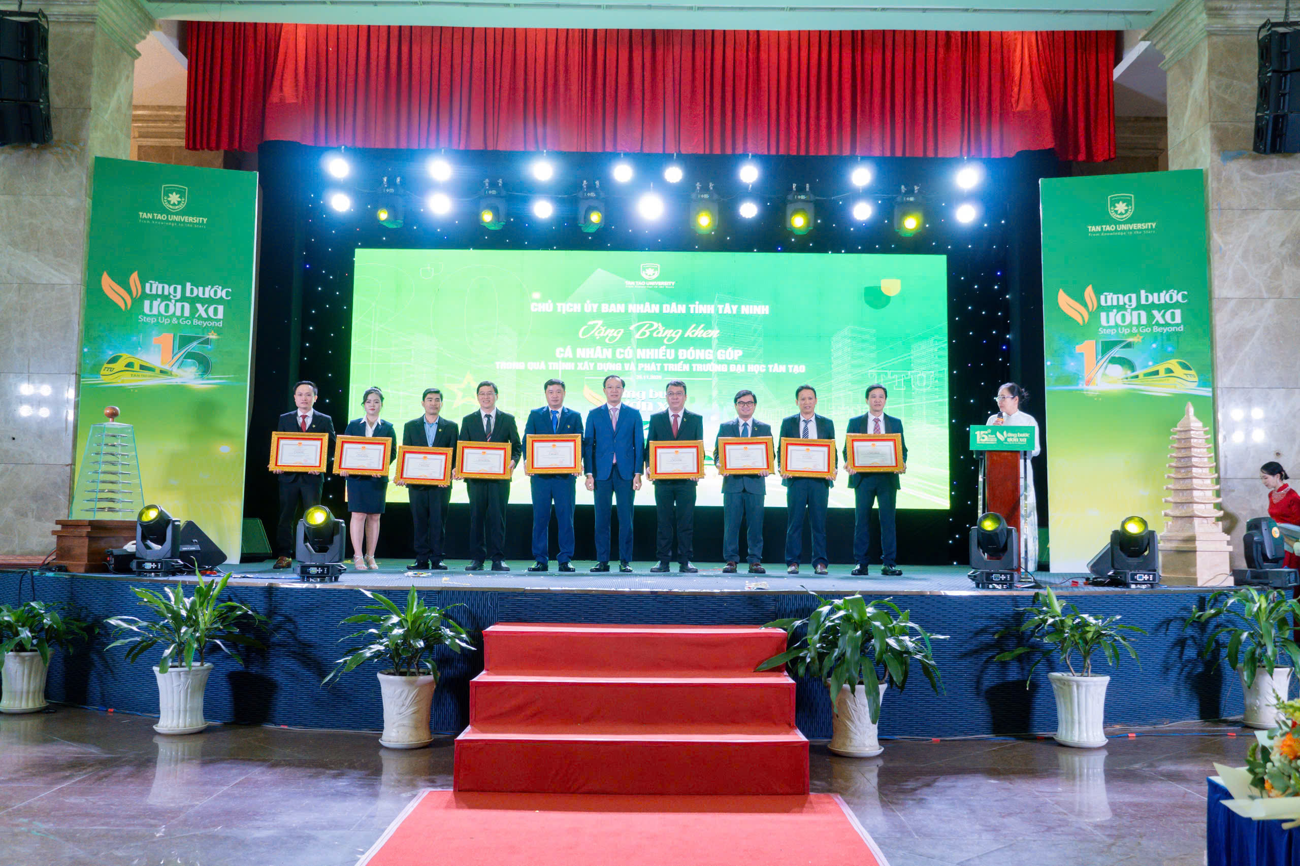 UBND tỉnh Tây Ninh trao Bằng khen cho Trường Đại học Tân Tạo và 10 cá nhân tiêu biểu tại trường