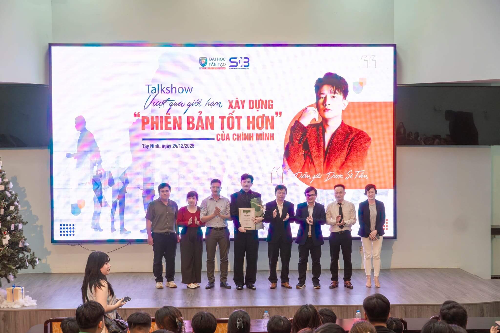 dien gia duoc si tien dong hanh cung talkshow vuot qua gioi han xay dung phien ban tot hon cua chinh minh 2