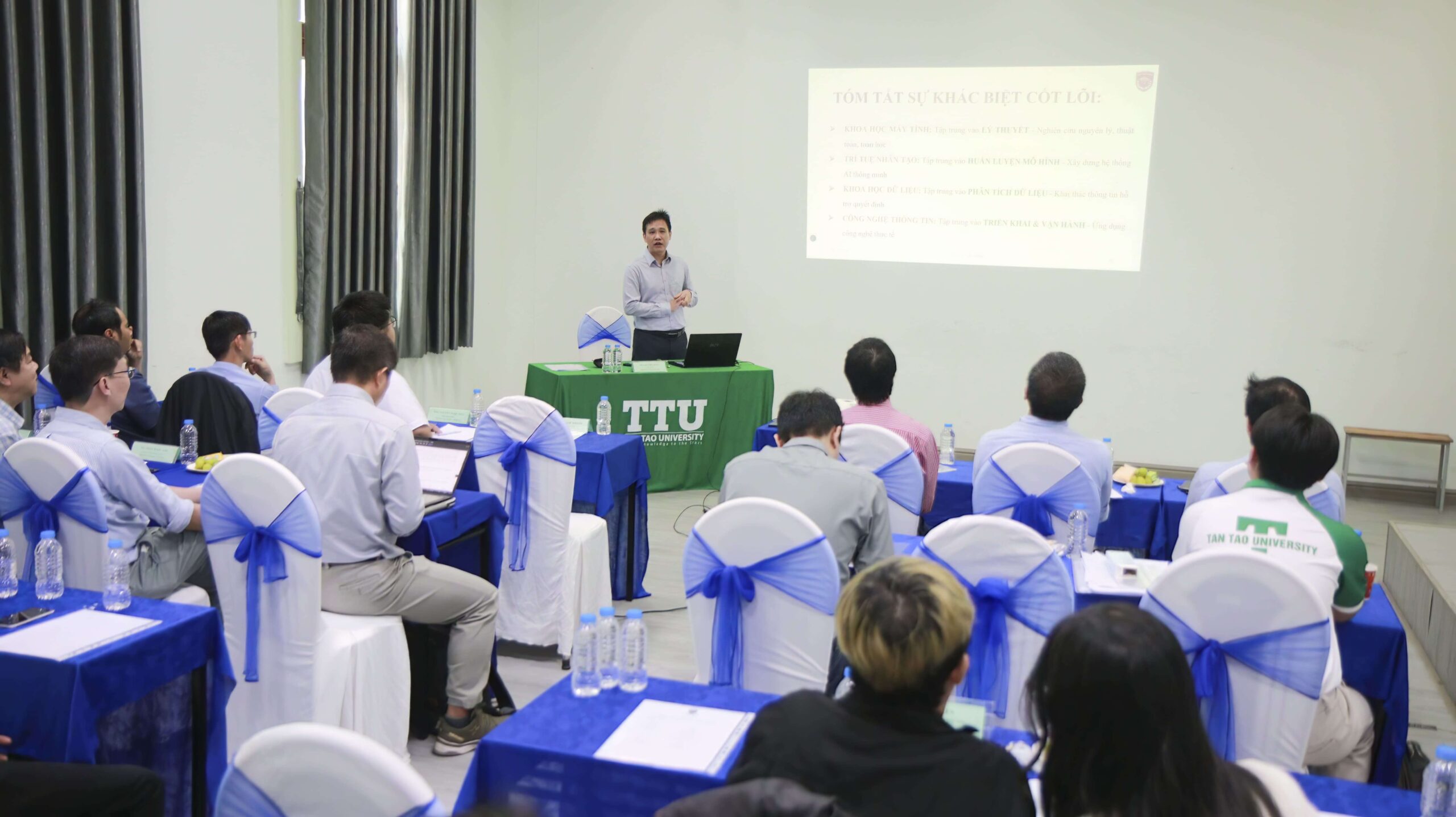 truong dai hoc tan tao to chuc hoi thao lay y kien cac ben lien quan ve chuong trinh dao tao 3 nganh 11 min scaled