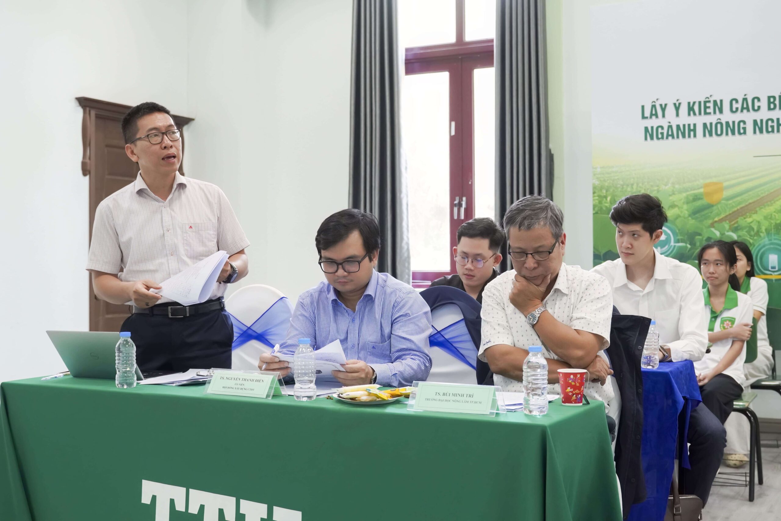 truong dai hoc tan tao to chuc hoi thao lay y kien cac ben lien quan ve chuong trinh dao tao 3 nganh 9 min scaled