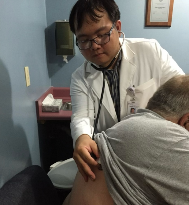 Medical student Luong Thanh Phuoc auscultating a patient’s lungs. Having the opportunity to perform physical examinations is a key advantage for students during their clinical clerkships in the United States.