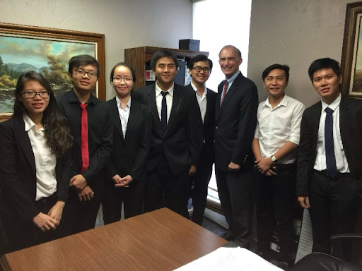 Visiting-a-U.S.-Congressional-office-to-learn-about-U.S.-healthcare-policies-and-sharing-perspectives-on-the-differences-between-the-Vietnamese-and-American-medical-systems