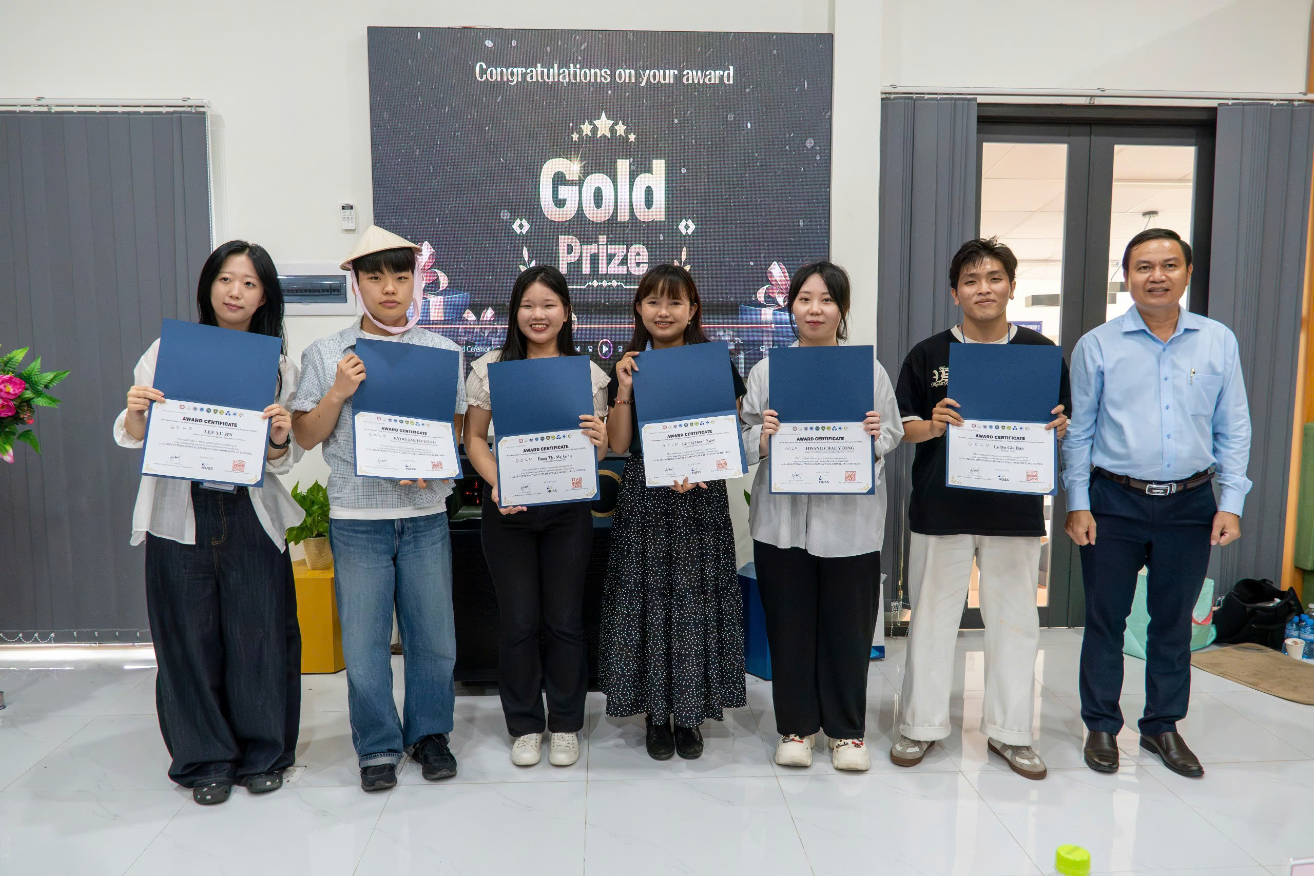 HUSS VIỆT NAM 2026: HÀNH TRÌNH KẾT NỐI TRI THỨC, DOANH NGHIỆP VÀ ĐỔI MỚI SÁNG TẠO 5 1783601376332 8003548922357030797 g7258215696170236965 336cdcde93d4679b40832a3d4f153ad1