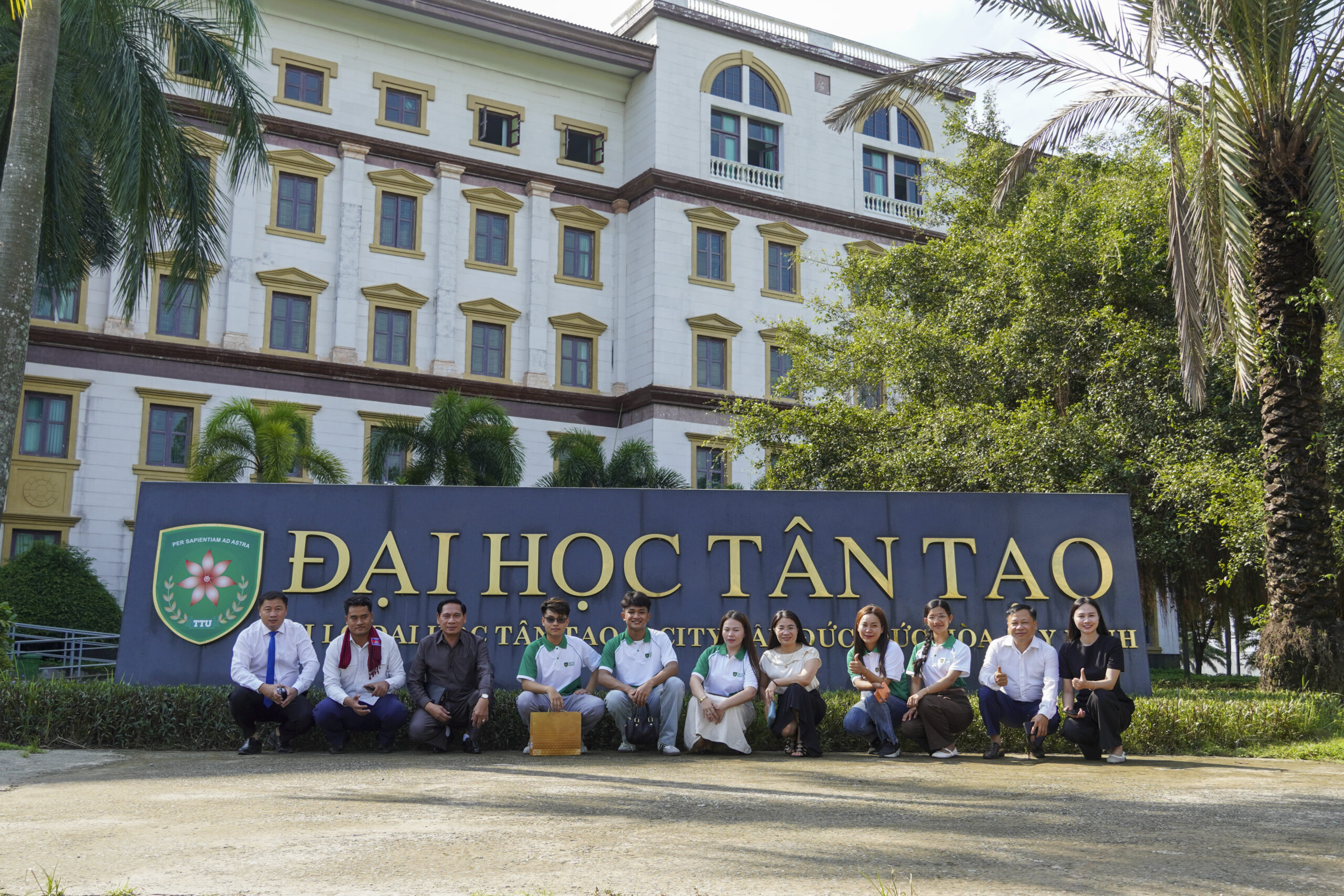 TRƯỜNG ĐẠI HỌC TÂN TẠO ĐÓN TIẾP ĐOÀN HỌC VIÊN CAMPUCHIA THAM QUAN VÀ TRẢI NGHIỆM MÔI TRƯỜNG ĐÀO TẠO Y KHOA 4 DSC01954 scaled