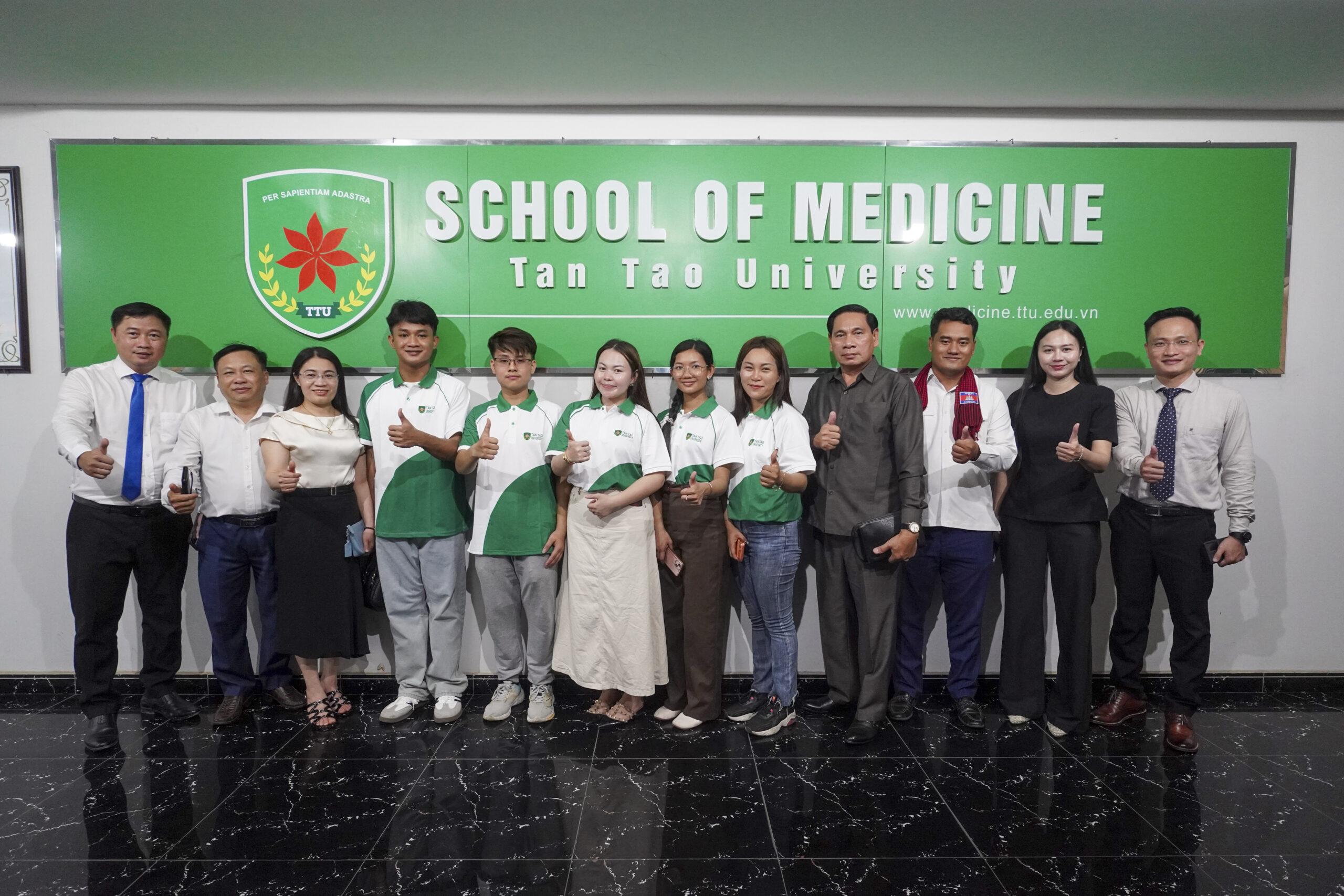 TRƯỜNG ĐẠI HỌC TÂN TẠO ĐÓN TIẾP ĐOÀN HỌC VIÊN CAMPUCHIA THAM QUAN VÀ TRẢI NGHIỆM MÔI TRƯỜNG ĐÀO TẠO Y KHOA 1 DSC02029 scaled