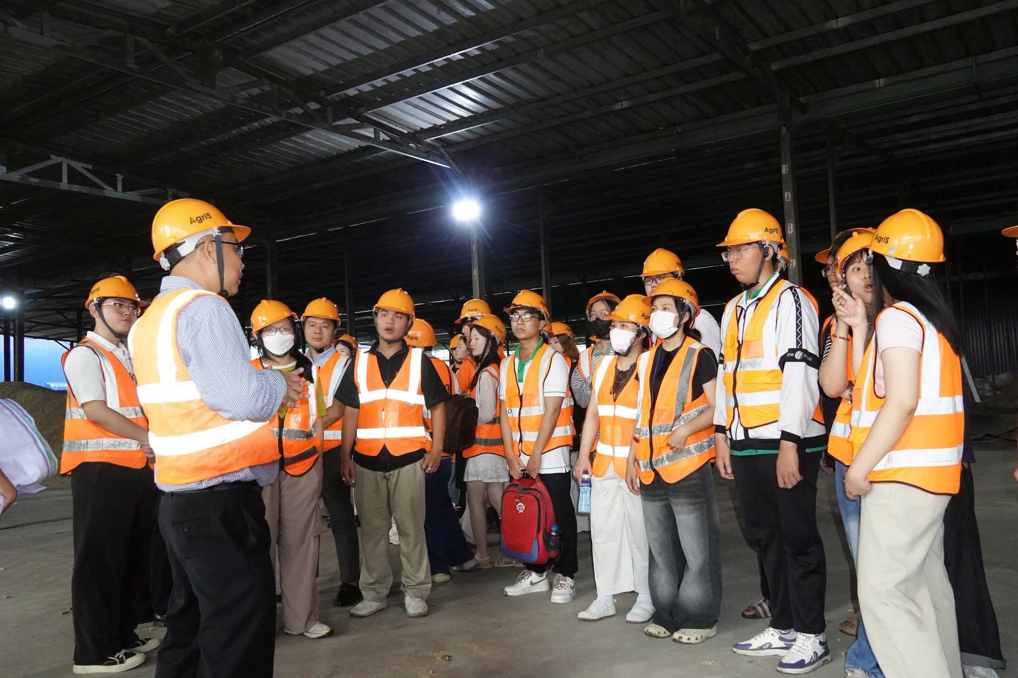 TRƯỜNG ĐẠI HỌC TÂN TẠO – LỰA CHỌN ĐA NGÀNH NGAY TẠI TÂY NINH 2 Sinh viên TTU trải nghiệm thực tế tại doanh nghiệp