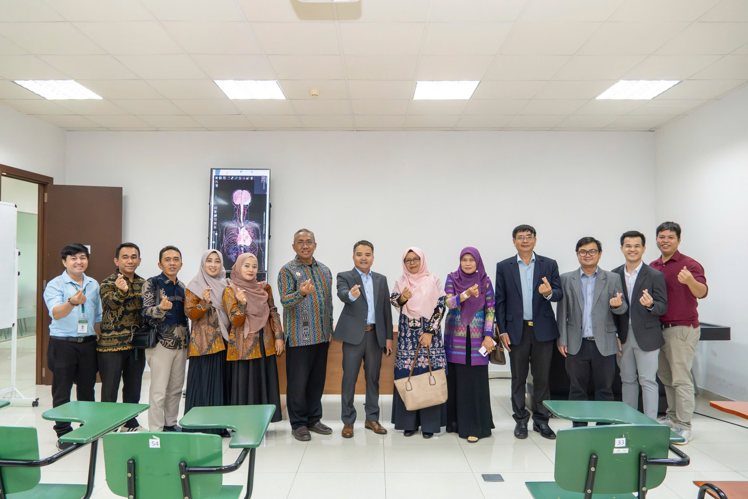 TRƯỜNG ĐH TÂN TẠO KÝ KẾT HỢP TÁC CHIẾN LƯỢC VỚI TRƯỜNG ĐH MUHAMMADIYAH PRINGSEWU (INDONESIA) 4 1787920610618 70822774821679118 g816155521788269478 0ac11fc63bb59ae114a5f0a4027fc59e