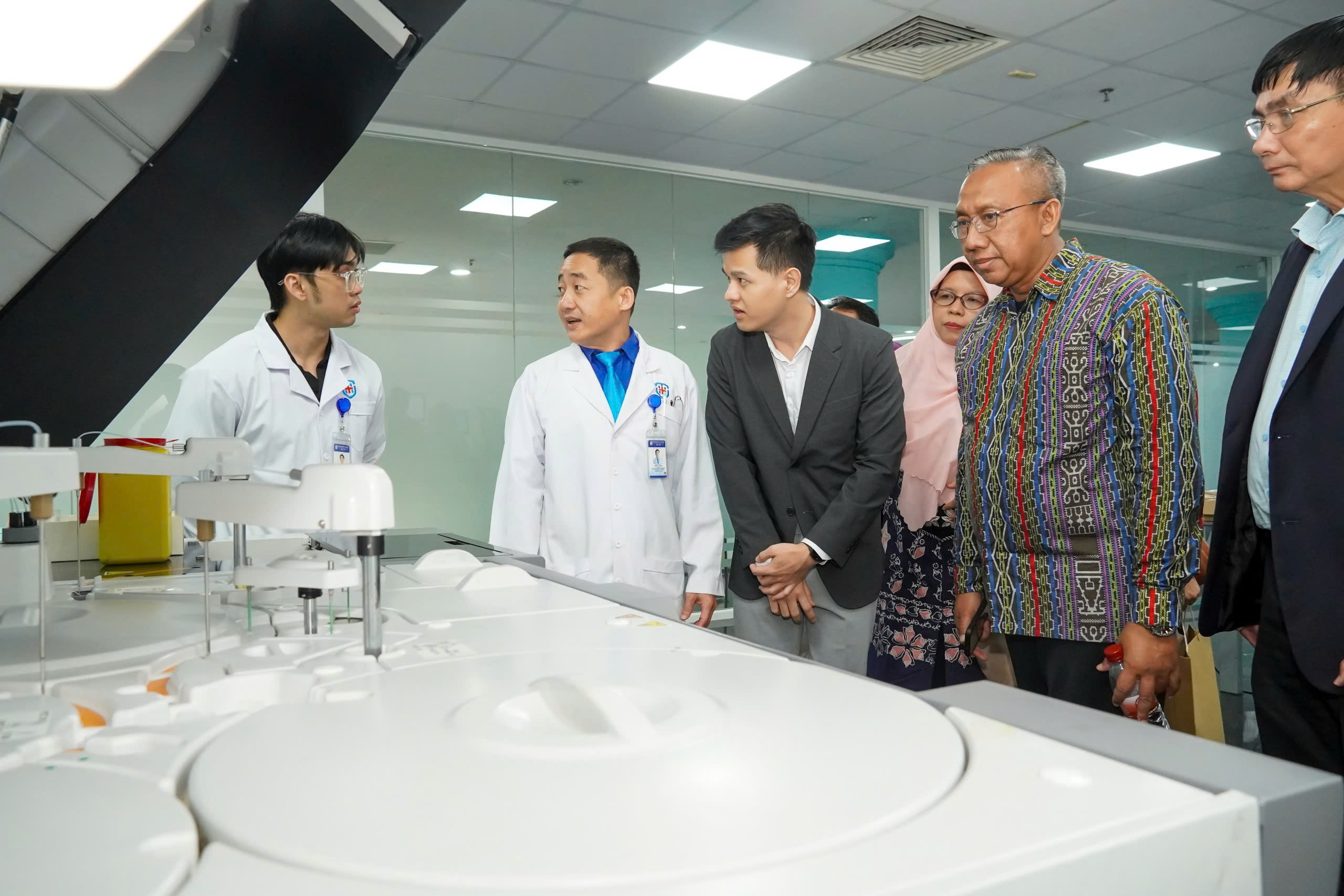 TRƯỜNG ĐH TÂN TẠO KÝ KẾT HỢP TÁC CHIẾN LƯỢC VỚI TRƯỜNG ĐH MUHAMMADIYAH PRINGSEWU (INDONESIA) 6 1787920629164 70822774821679118 g816155521788269478 6e438ed7b44984106ffde2f2d940db71