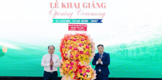 Trường ĐH Tân Tạo: Đẩy mạnh chất lượng đào tạo và hội nhập quốc tế Lẵng hoa chúc mừng của Phó Chủ tịch UBND tỉnh Tây Ninh, do đại diện Sở Giáo dục và Đào tạo tỉnh Tây Ninh trao tặng.