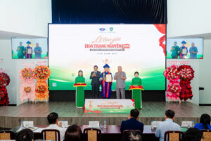 GIẢI THƯỞNG HOA TRẠNG NGUYÊN LẦN THỨ 14 VINH DANH 62 HỌC SINH GIỎI QUỐC GIA VÀ CẤP TỈNH 2 1791106706775 4746355378105974081 g7258215696170236965 54f4fef94ce3fa9f7f5d461fe34f23d3